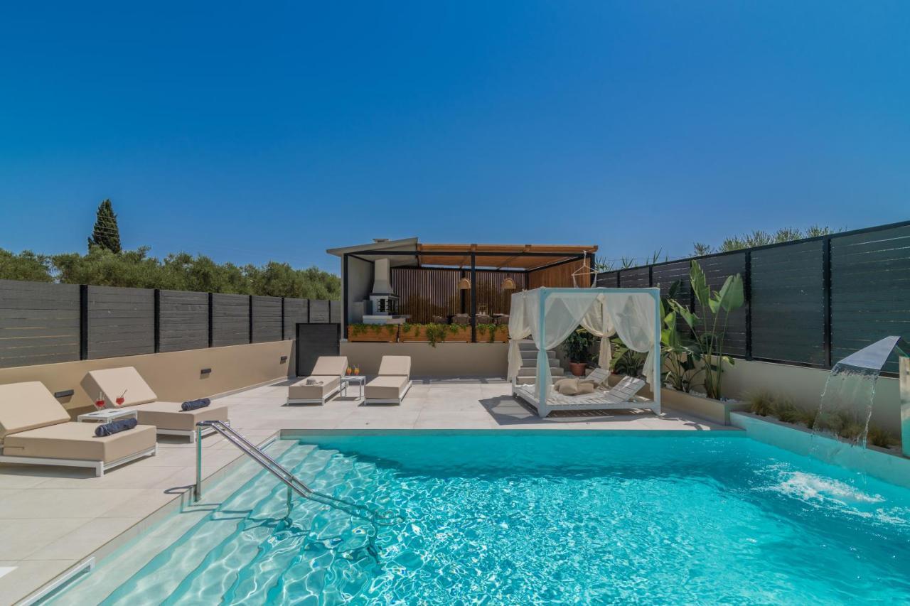 Fratelli Villa, With Heated Pool & Whirlpool, By Thinkvilla *