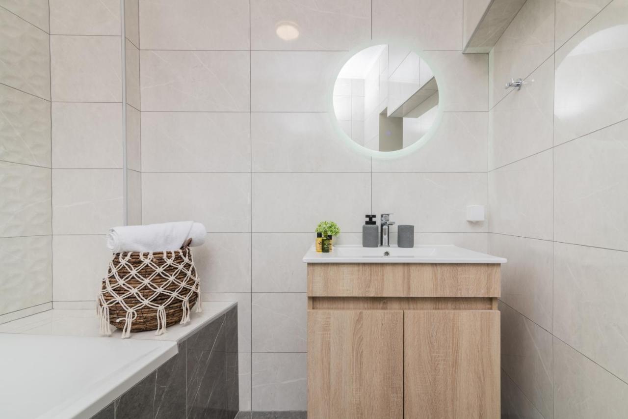 Villa Fratelli Villa, With Heated Pool & Whirlpool, By Thinkvilla *